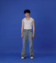 Charger l'image dans la galerie, UNISEX - Noah - Jean évasé (bleu/noir)