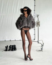 Lade das Bild in den Galerie-Viewer, UNISEX - Kahlii - Faux fur jacket
