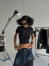 Lade das Bild in den Galerie-Viewer, WOMEN - Yue - Baby tee
